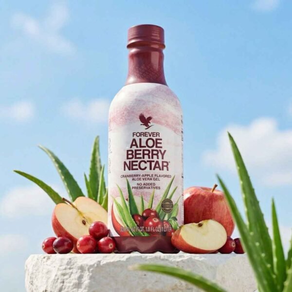 Botella de Forever Aloe Berry Nectar con manzanas, arándanos y hojas de aloe